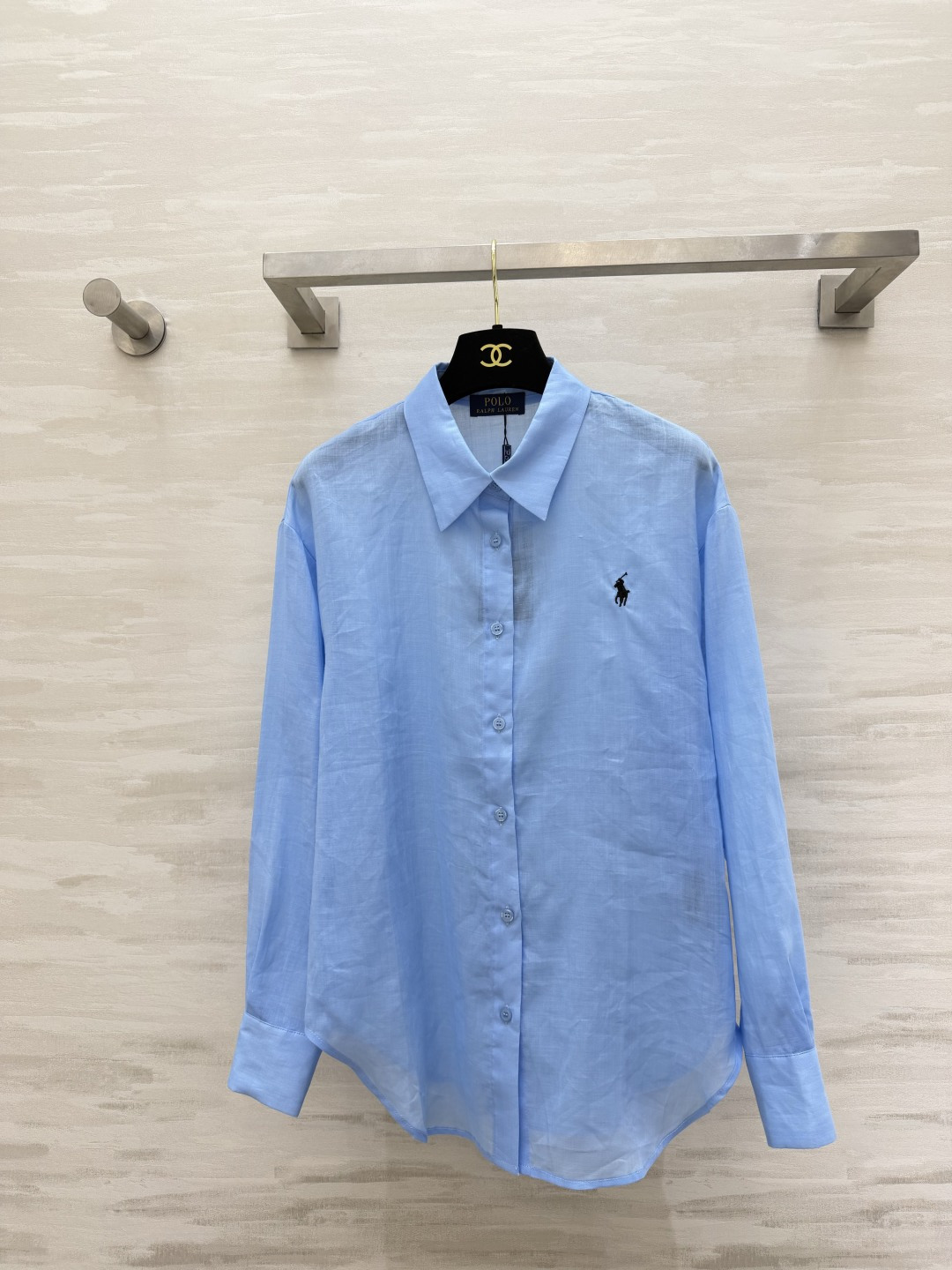 NO:865842,POLO/Ralph Lauren linen shirt, clear texture, built-in lazy filter, more timeless taste, white/yellow/pink/light blue/lake blue/navy blue, gentle colors from light to dark, refreshing when worn alone, versatile when layered, very textured when worn with one set sizeS/M/L (S size shoulder width 50, bust 110, length 71), women's clothing, shirts,19860909POLO/拉夫劳伦亚麻衬衫 清透的肌理感 自带慵懒滤镜 越穿越有味道 白/黄/粉/浅蓝/湖蓝/藏青 从浅到深的温柔色系 单穿清爽 叠穿百搭 随手一套就很有质感 sizeS/M/L（s码肩宽50,胸围110,衣长71）,女装,shirts,,Women's clothing