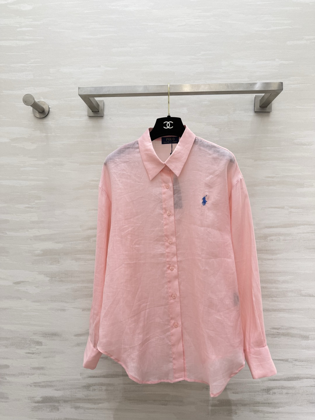NO:865866,POLO/Ralph Lauren linen shirt, clear texture, built-in lazy filter, more timeless taste, white/yellow/pink/light blue/lake blue/navy blue, gentle colors from light to dark, refreshing when worn alone, versatile when layered, very textured when worn with one set sizeS/M/L (S size shoulder width 50, bust 110, length 71), women's clothing, shirts,19860909POLO/拉夫劳伦亚麻衬衫 清透的肌理感 自带慵懒滤镜 越穿越有味道 白/黄/粉/浅蓝/湖蓝/藏青 从浅到深的温柔色系 单穿清爽 叠穿百搭 随手一套就很有质感 sizeS/M/L（s码肩宽50,胸围110,衣长71）,女装,shirts,,Women's clothing