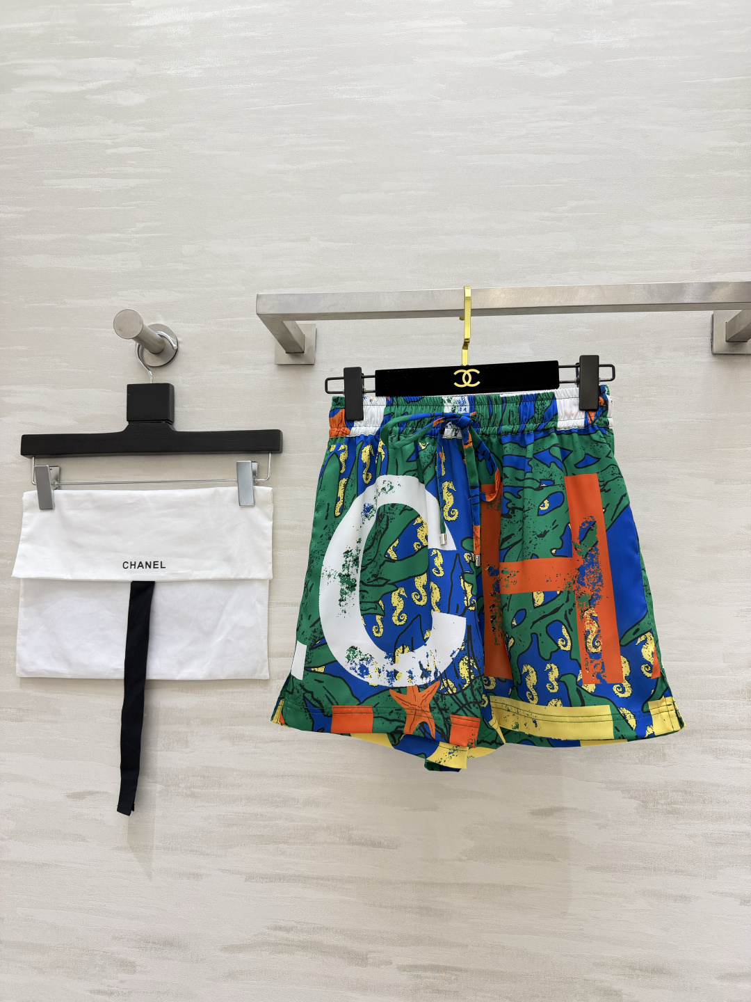 NO:889166,ChaneCoco Beach Island Vacation Series Printed Shorts High Quality Customized Available Now Size36/38/40,,chanel,shorts,19860909ChaneCoco Beach 海岛度假系列 印花短裤 高品质定制 现货首发size36/38/40,,chanel,shorts,,Women's clothing