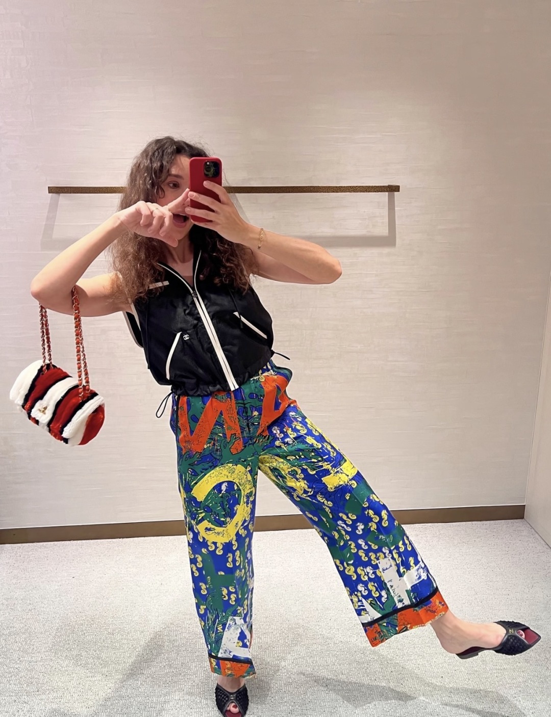 NO:889160,,,19860909,,,Women's clothing
