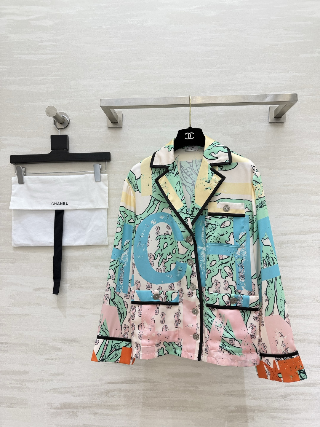 NO:889895,ChaneCoco Beach Island Vacation Series Printed Shirt High Quality Customized Ready Available Size36/38/40,,chanel,19860909ChaneCoco Beach 海岛度假系列 印花衬衣 高品质定制 现货首发size36/38/40,,chanel,,Women's clothing
