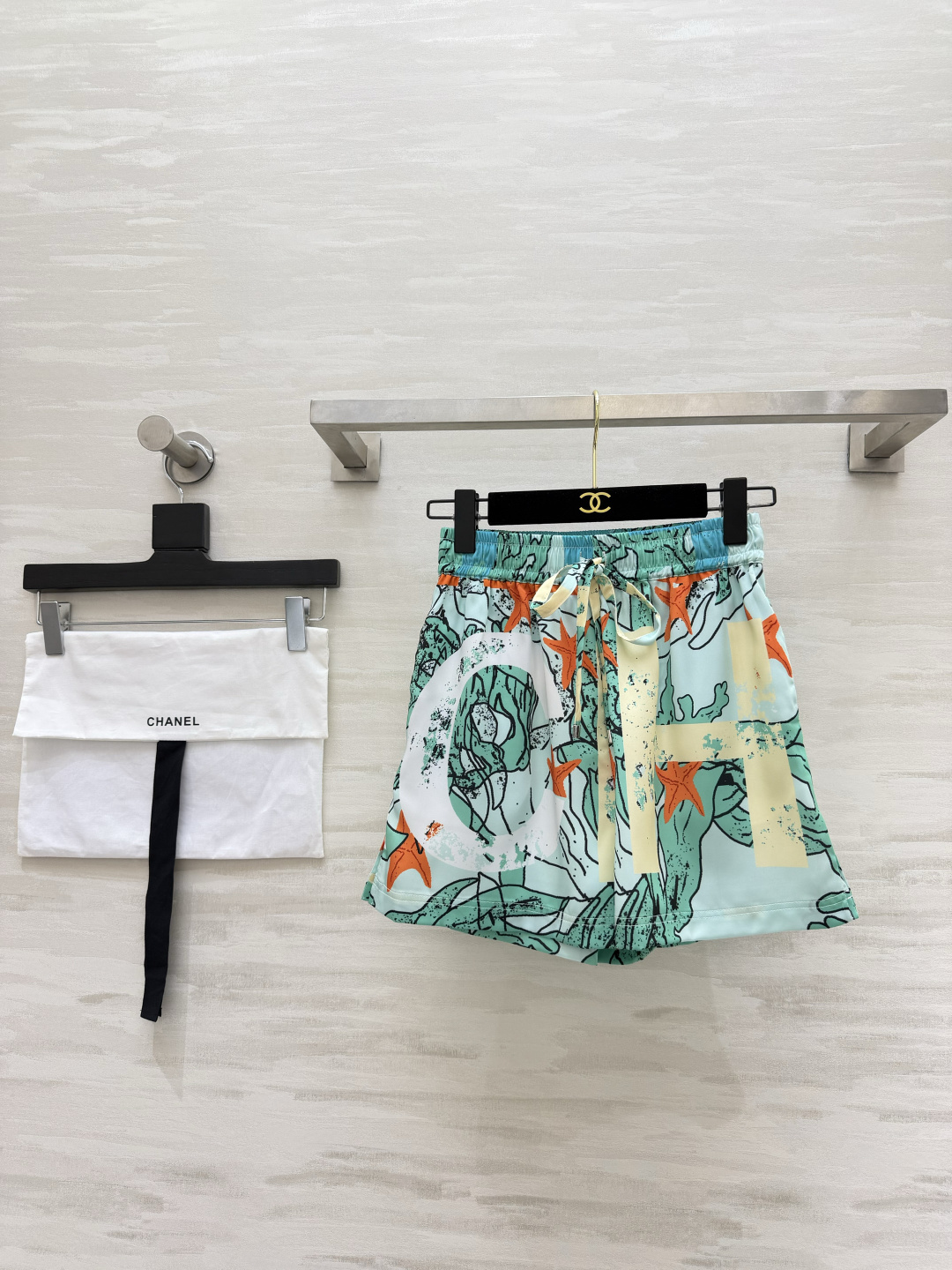 NO:889847,ChaneCoco Beach Island Vacation Series Printed Shorts High Quality Customized Available Now Size36/38/40,,chanel,shorts,19860909ChaneCoco Beach 海岛度假系列 印花短裤 高品质定制 现货首发size36/38/40,,chanel,shorts,,Women's clothing