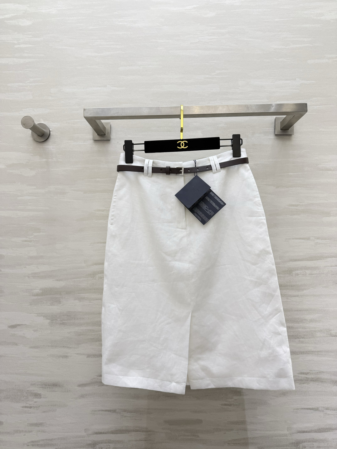 NO:889890,Prad same color linen skirt｜Perfect set with top. Natural washed linen fabric. Breathable, dry and not stuffy. Comes with retro brown belt. Easily tighten the waistline. A-line version with front slit. Modifies hip width and calf line. The mid-length is decent and generous. Suitable for commuting and outing. A complete set of upper body. The French style of relaxation can be directly pulled up. High-quality customization  The first available sizes are S/M/L (S size waist 66, hip 88, skirt length 60), prada, skirts,19860909Prad同色系亚麻半裙｜和上衣完美成套天然水洗亚麻面料 透气干爽不闷汗 附赠复古棕色皮带 轻松收紧腰线 前开衩A字版型 修饰胯宽、小腿线条 中长长度得体大方 通勤出游都合适 一整套上身 法式松弛感直接拉满 高品质定制 现货首发sizeS/M/L（s码腰围66,臀围88,裙长60）,,prada,skirts,,Women's clothing
