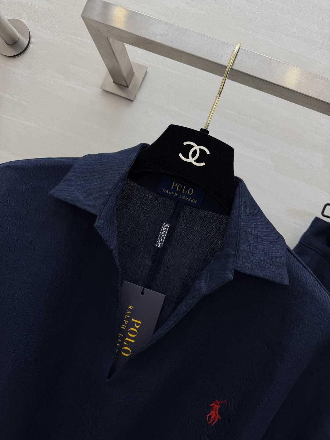 POLO²⁶氛围感亚麻套装 复古POLO翻领 利落无袖剪裁 低调小红马刺绣提升质感 腰间绑带随心调节打造
