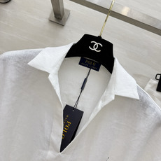 POLO²⁶氛围感亚麻套装 复古POLO翻领 利落无袖剪裁 低调小红马刺绣提升质感 腰间绑带随心调节打造 POLO²⁶氛围感亚麻套装 复古POLO翻领 利落无袖剪裁 低调小红马刺绣提升质感 腰间绑带随心调节打造