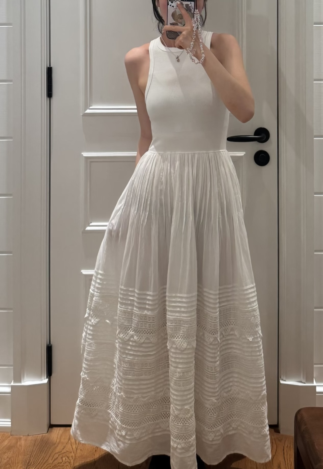 NO:890713,,,19860909,,,Women's clothing