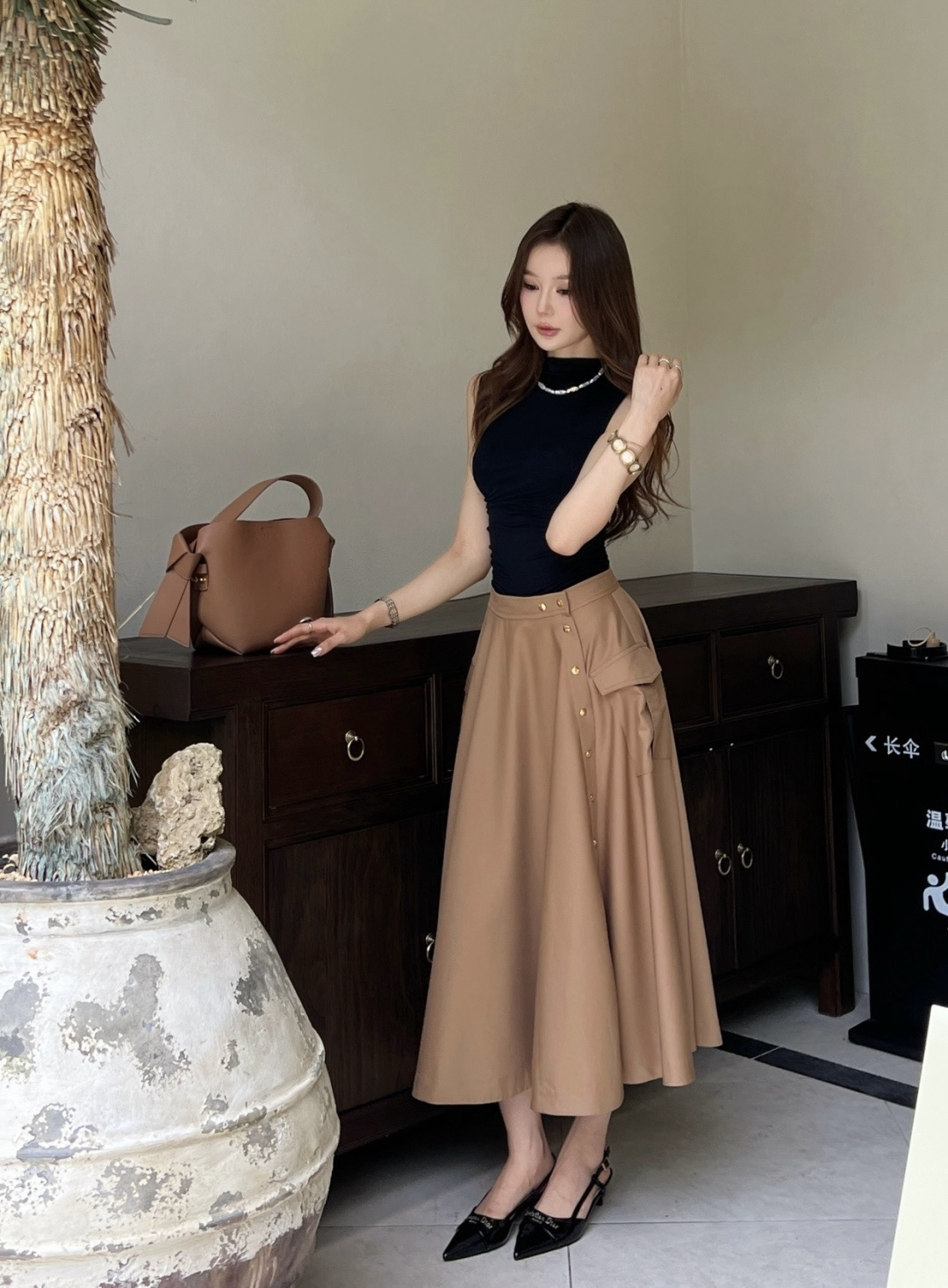 NO:890680,,,19860909,,,Women's clothing