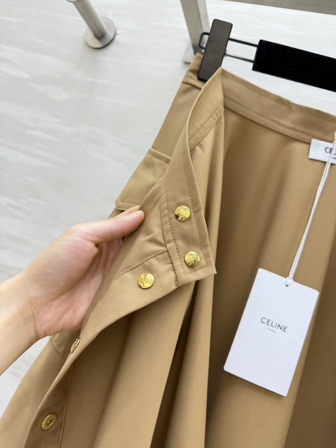 Celin♡²⁶工装风大摆短款半身裙｜通勤氛围感神裙 双色可选｜卡其温柔 黑色显瘦 高腰剪裁 侧边金属排