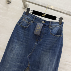 谁的衣柜里能没有一条牛仔半裙!Ralph Lauren这条开叉牛仔半裙真的太懂女生了✨高腰+前开叉设计, 谁的衣柜里能没有一条牛仔半裙!Ralph Lauren这条开叉牛仔半裙真的太懂女生了✨高腰+前开叉设计,