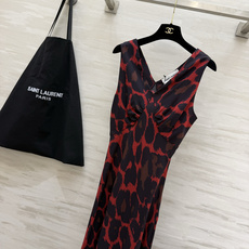 #ysl²⁶春夏新款 法式优雅v领长裙 🖤 自带滤镜的法式优雅 把浪漫穿在身上 红豹纹的野性 波点的复古 #ysl²⁶春夏新款 法式优雅v领长裙 🖤 自带滤镜的法式优雅 把浪漫穿在身上 红豹纹的野性 波点的复古