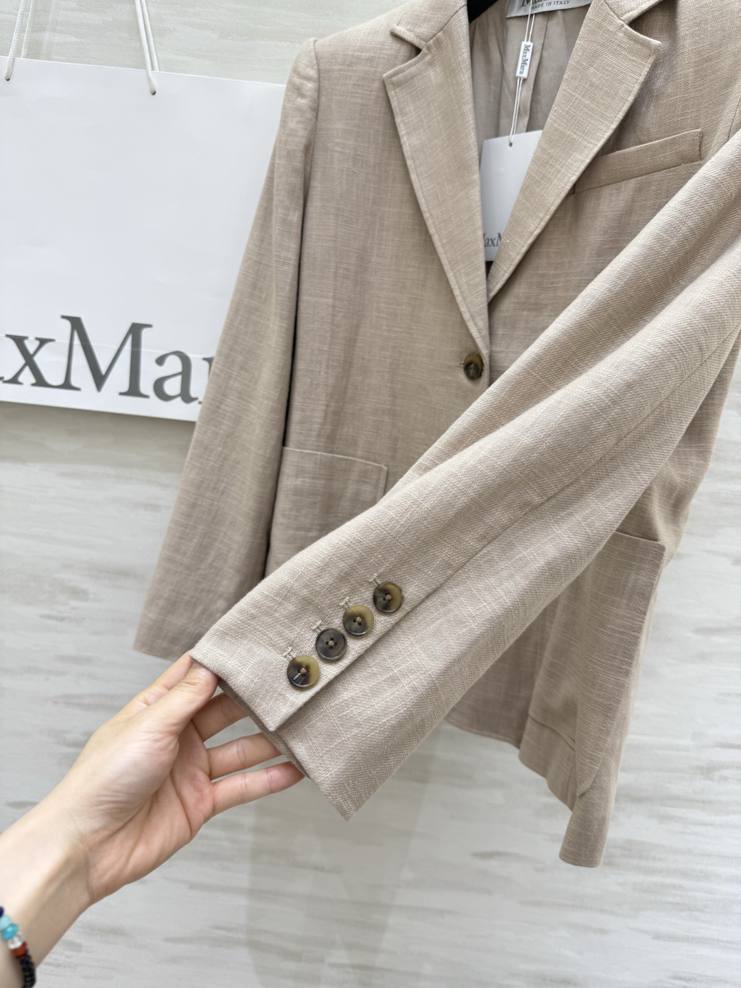 #Maxmar♡新款 极简主义亚麻西装外套 极简主义 宽肩H版型 高定密度亚麻面料挺阔有型 慵懒随性的高