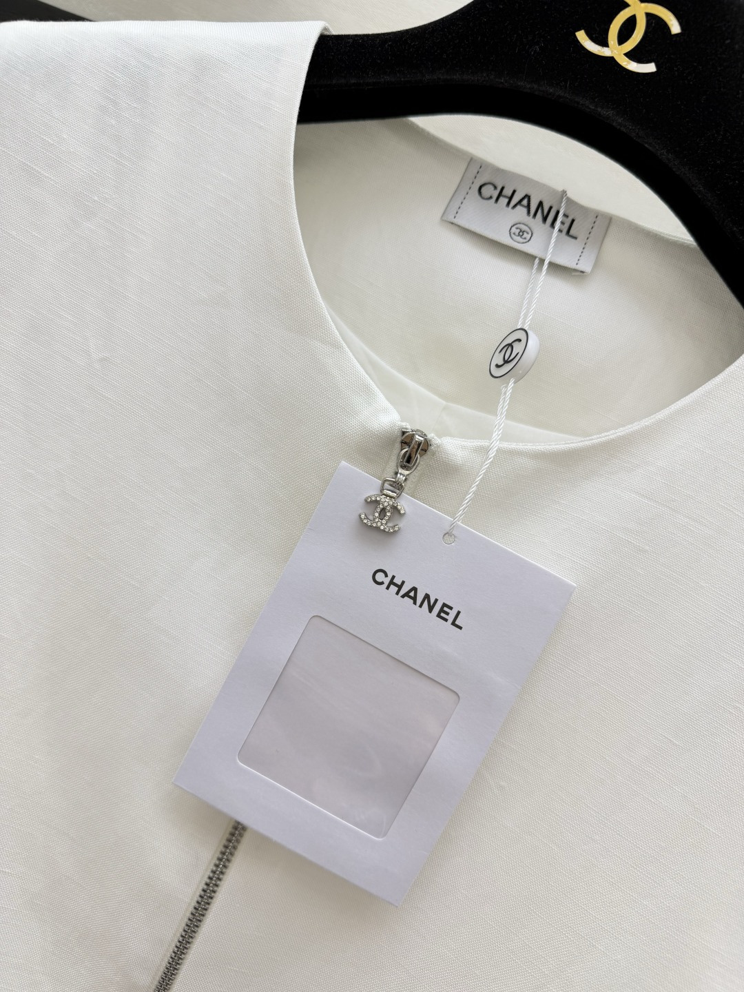 Chane♡²⁶清爽亚麻马甲 清爽色系适配春夏日常 手工串珠口袋细节精致 简约圆领 全开拉链利落随性 单