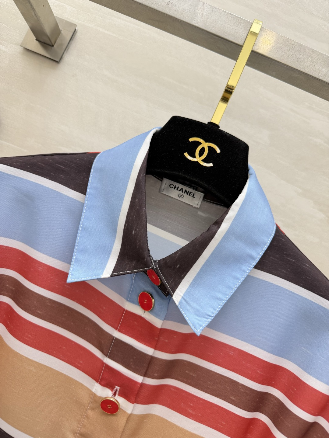 Chane♡²⁶M度假⛱️彩条衬衫连衣裙 撞色条纹鲜活有质感 自带夏日度假氛围感 收腰系带自由调节腰线显