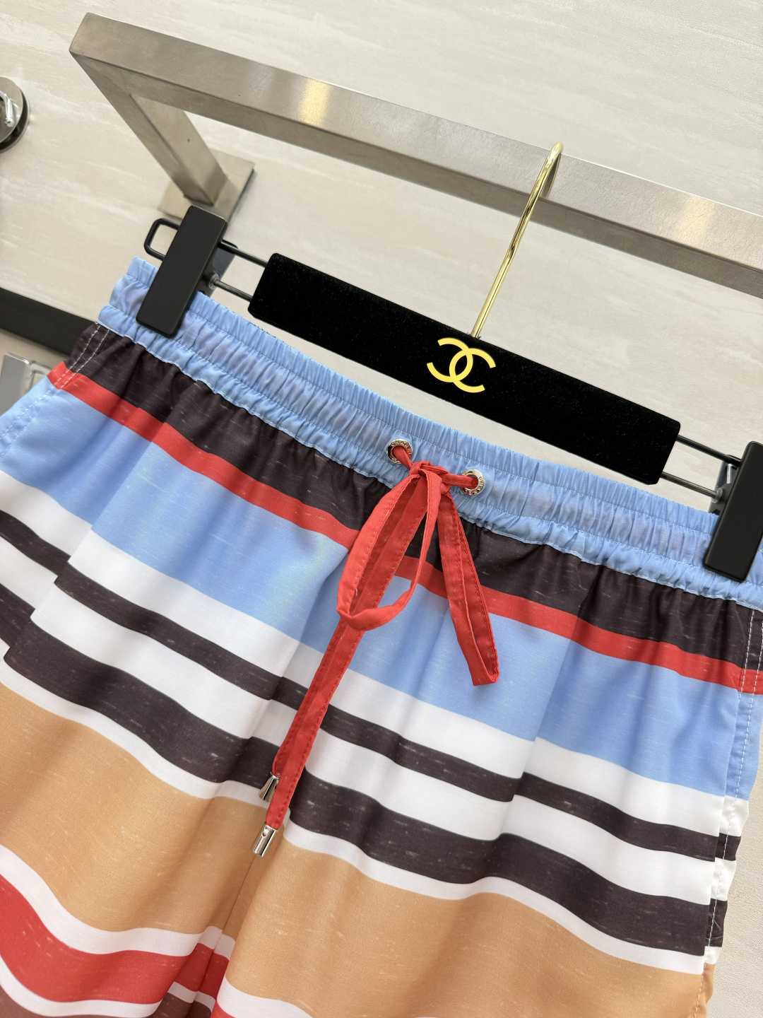 Chane♡²⁶M度假⛱️彩条衬衫短裤 撞色条纹鲜活有质感 自带夏日度假氛围感 收腰系带自由调节腰线显瘦