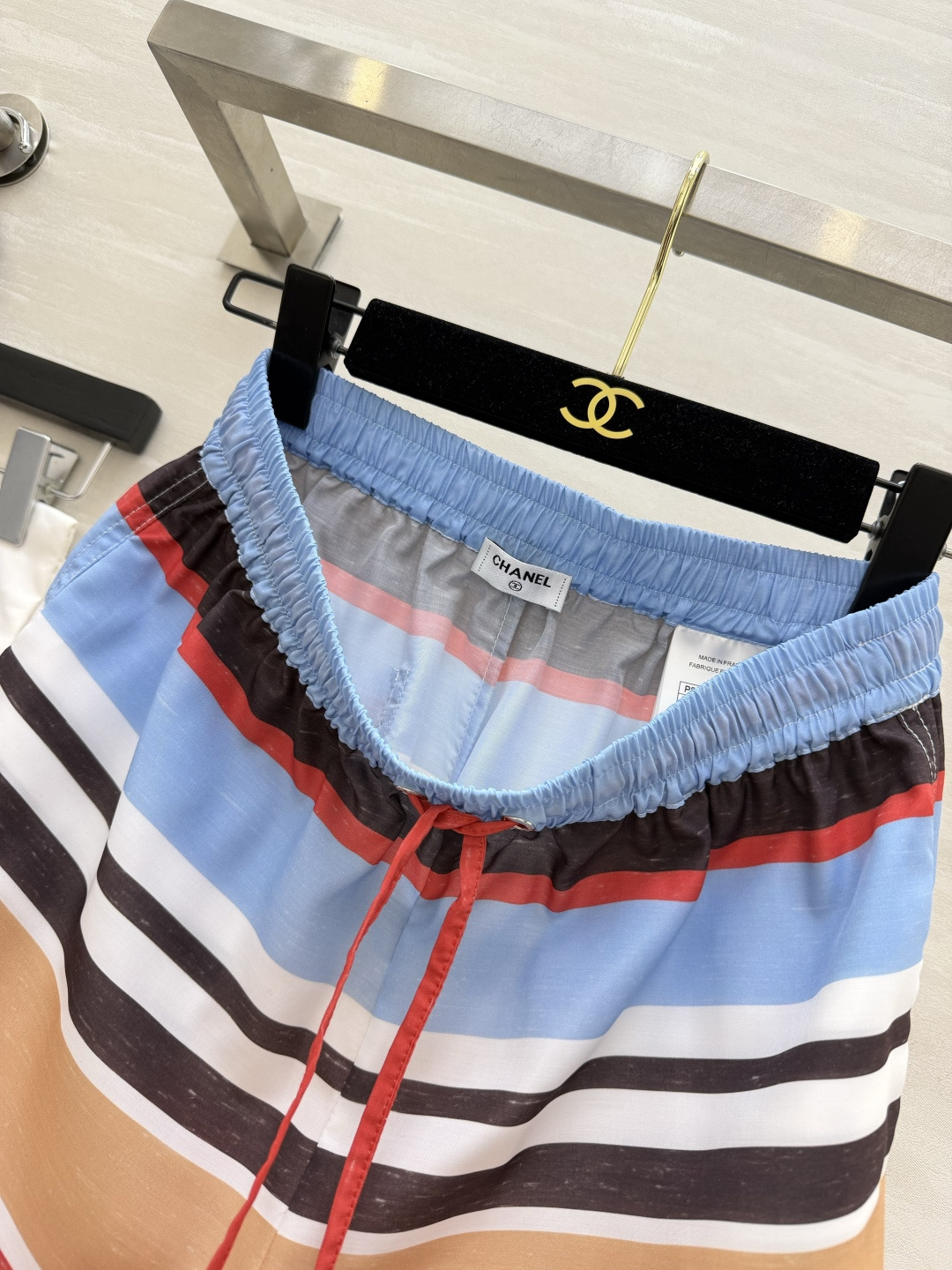 Chane♡²⁶M度假⛱️彩条衬衫短裤 撞色条纹鲜活有质感 自带夏日度假氛围感 收腰系带自由调节腰线显瘦