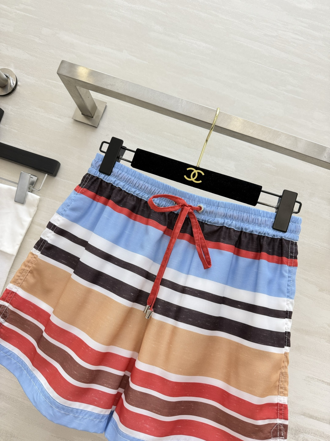 Chane♡²⁶M度假⛱️彩条衬衫短裤 撞色条纹鲜活有质感 自带夏日度假氛围感 收腰系带自由调节腰线显瘦