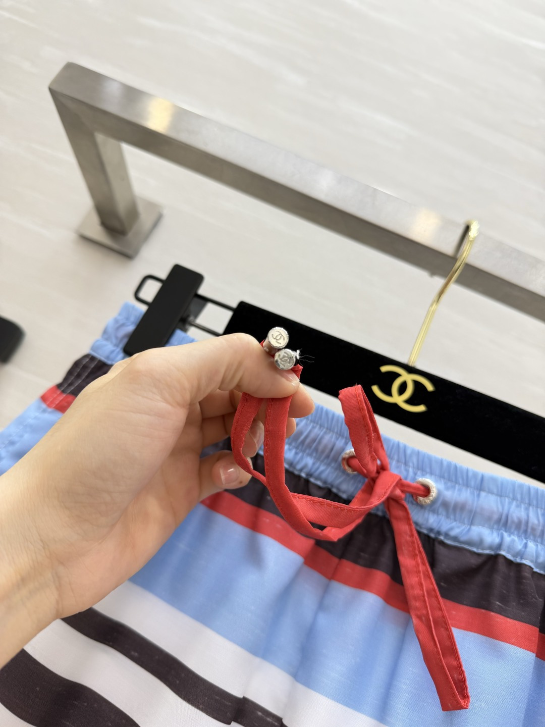 Chane♡²⁶M度假⛱️彩条衬衫短裤 撞色条纹鲜活有质感 自带夏日度假氛围感 收腰系带自由调节腰线显瘦