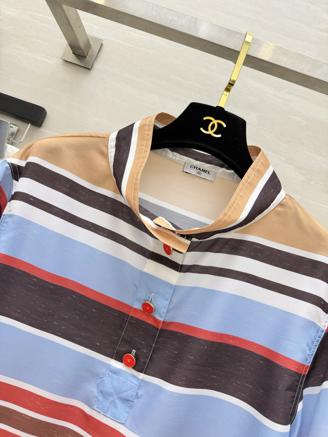 Chane♡²⁶M度假⛱️彩条衬衫短袖衬衣 撞色条纹鲜活有质感 自带夏日度假氛围感 日常通勤、出游拍照都