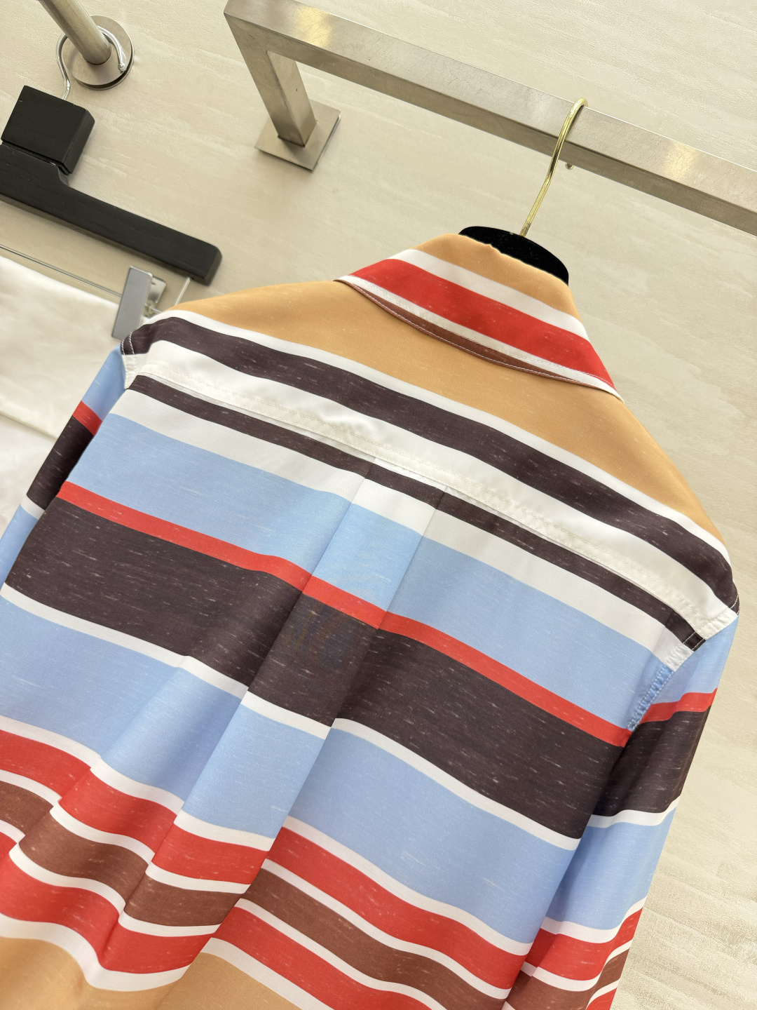 Chane♡²⁶M度假⛱️彩条衬衫长袖衬衣 撞色条纹鲜活有质感 自带夏日度假氛围感 日常通勤、出游拍照都