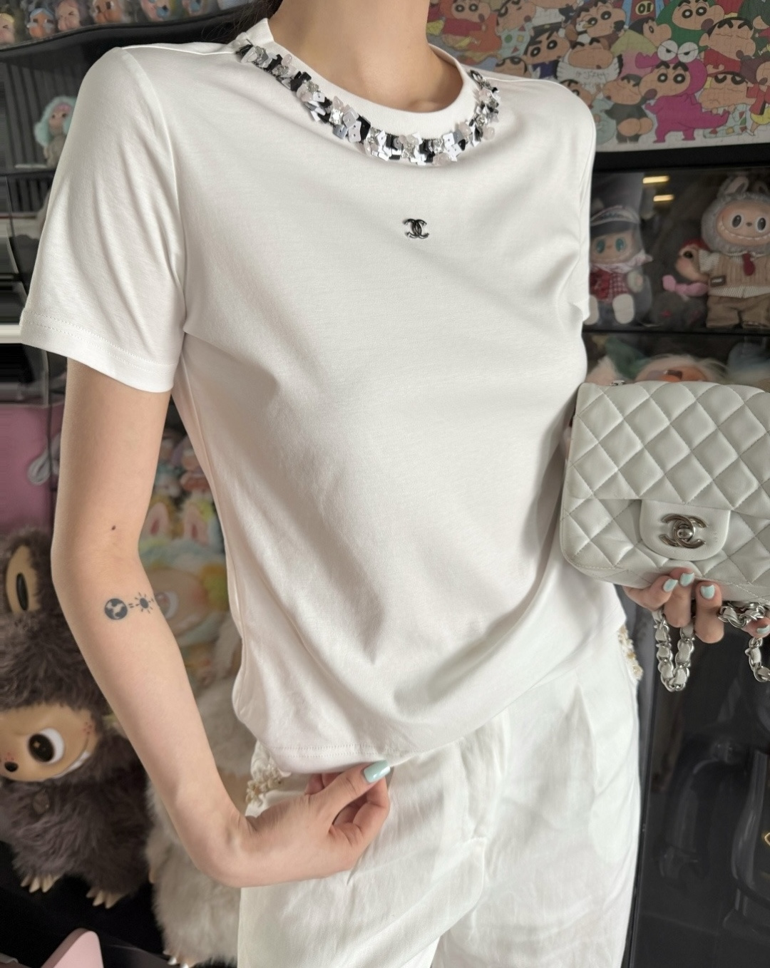 Chane♡²⁶手工钉钻领白T｜基础款穿出贵气感 甄选软糯高支棉 上身亲肤透气不闷汗 领口手工缝制黑白方