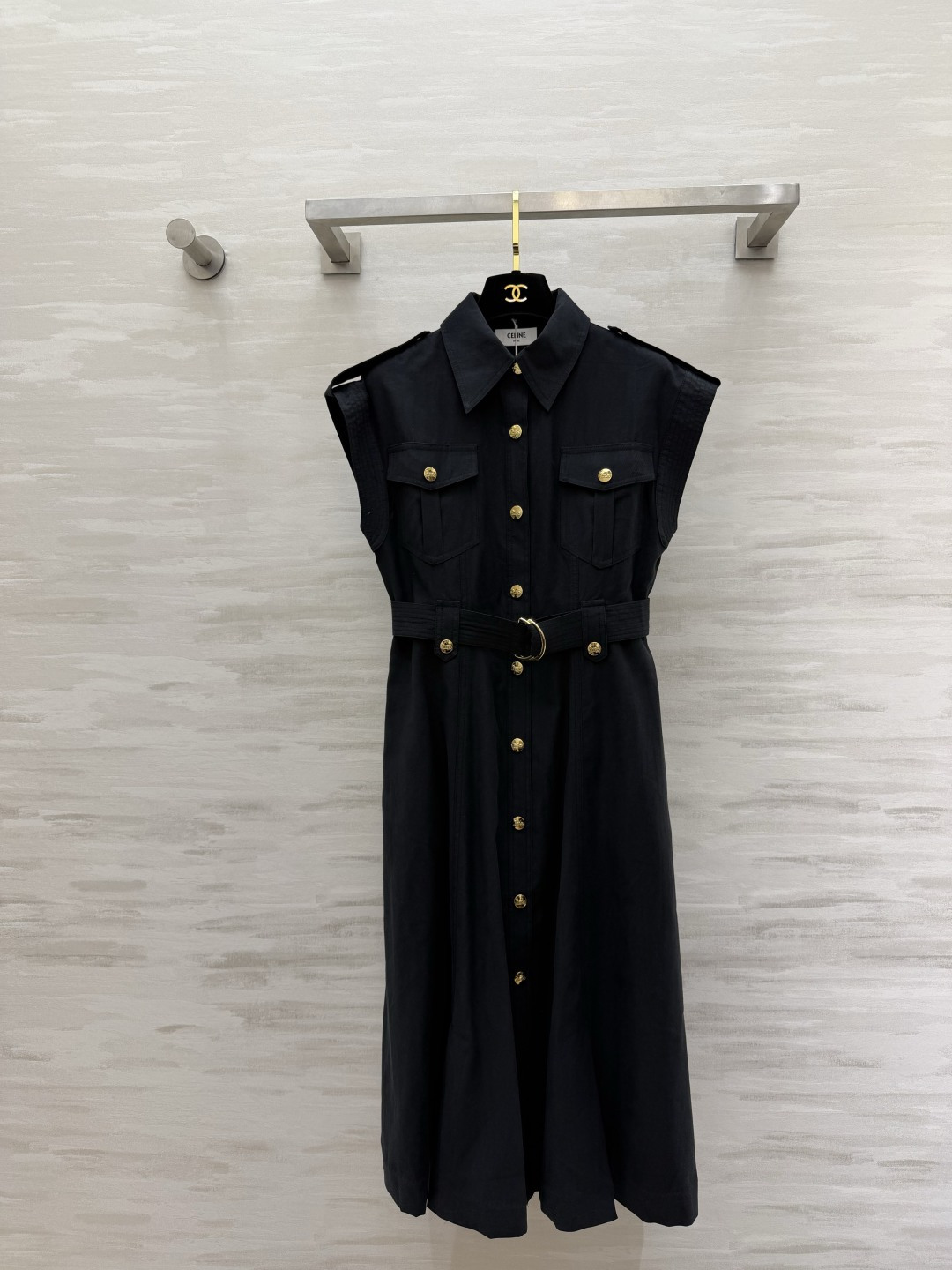NO:889429,#Celin Fashionable Daily Workwear Style Dress Mold Customized Metal Buttons Three-Dimensional Cutting Style Fashionable and Slim High-Quality Customized Available in stock first size S/M/L/XL (M size shoulder width 42, bust 84, length 115), Celine-clothing, celine, celine, skirts,19860909#Celin时髦精日常 工装风连衣裙 开模定制金属纽扣 立体剪裁版型时髦显瘦 高品质定制 现货首发sizeS/M/L/XL（M码肩宽42,胸围84,衣长115）,赛琳-服装,celine,celine,skirts,,Women's clothing