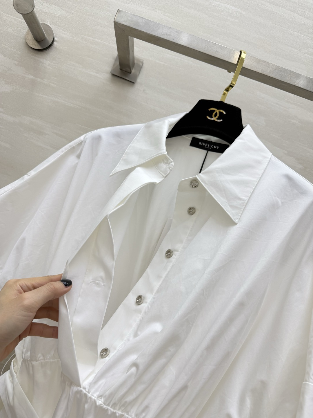 Givench♡²⁶收腰衬衫连衣裙 经典尖领阔袖设计 简约耐看 自带腰带收紧腰线 优化身材比例 挺括透气