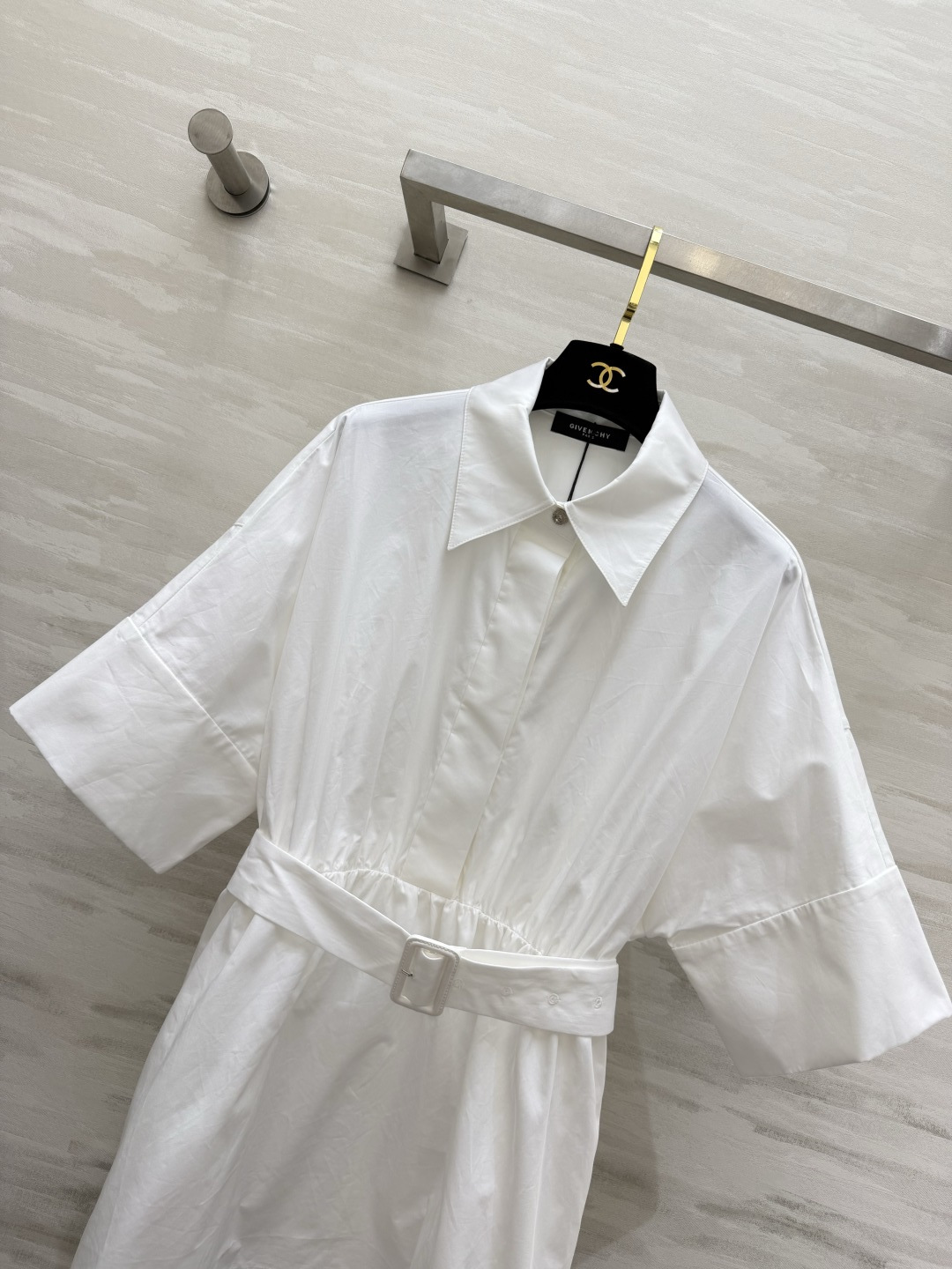 Givench♡²⁶收腰衬衫连衣裙 经典尖领阔袖设计 简约耐看 自带腰带收紧腰线 优化身材比例 挺括透气