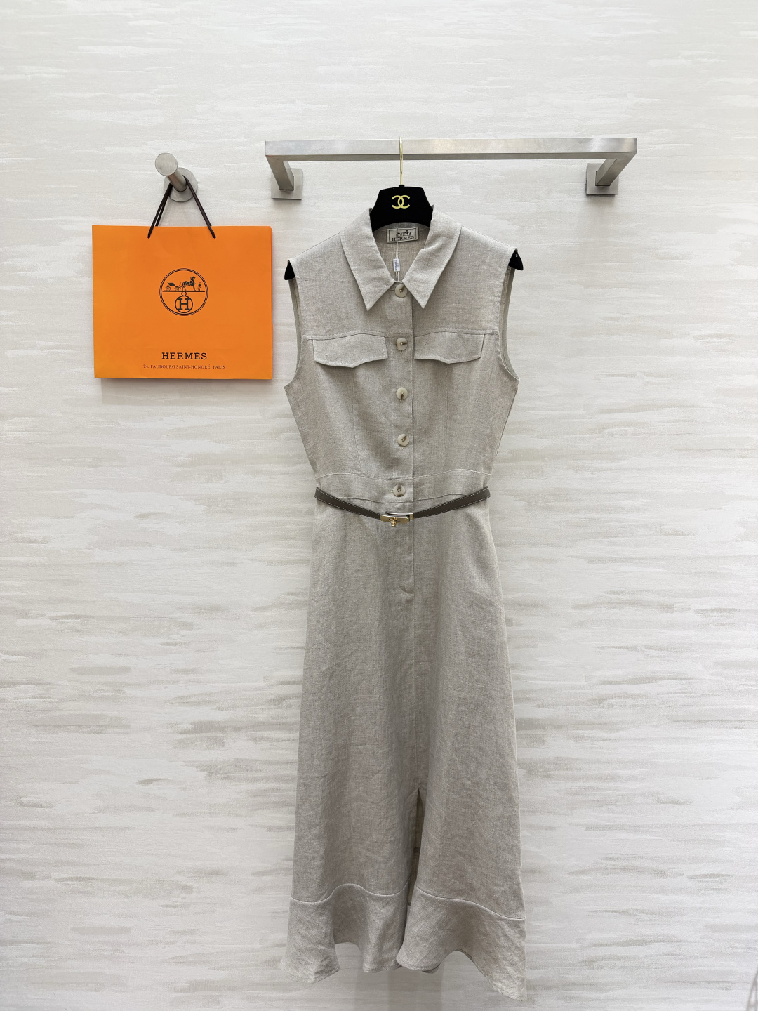 ▫️Hermès²⁶亚麻无袖长裙 天然亚麻透气不闷 夏日本命面料 工装翻领 口袋设计复古耐看 原配金属腰