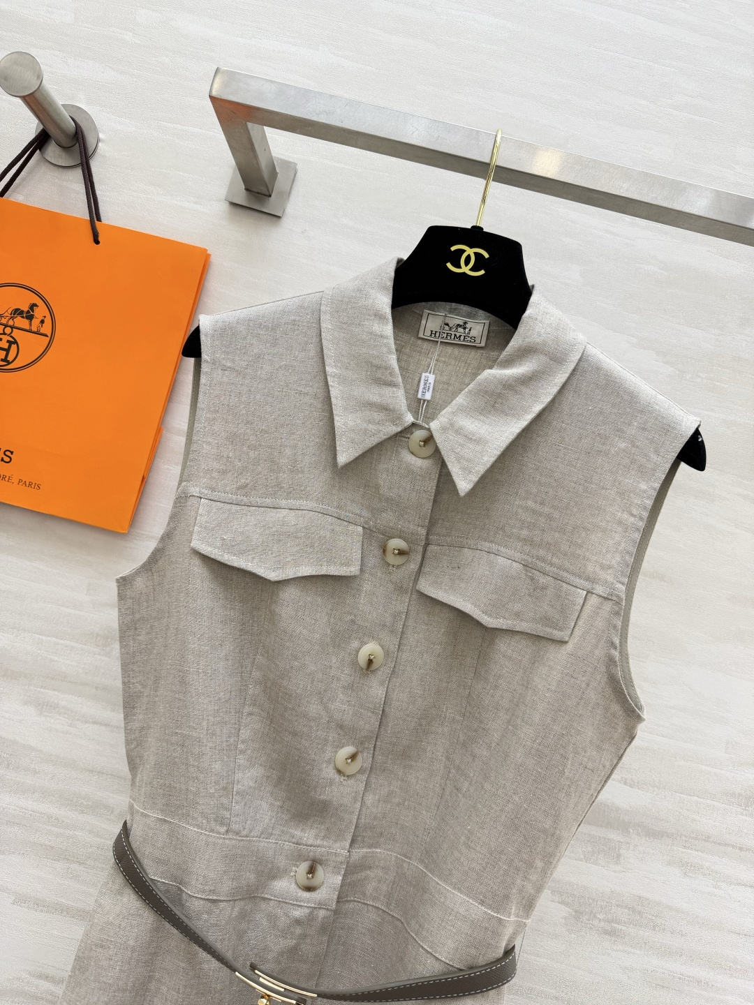 ▫️Hermès²⁶亚麻无袖长裙 天然亚麻透气不闷 夏日本命面料 工装翻领 口袋设计复古耐看 原配金属腰