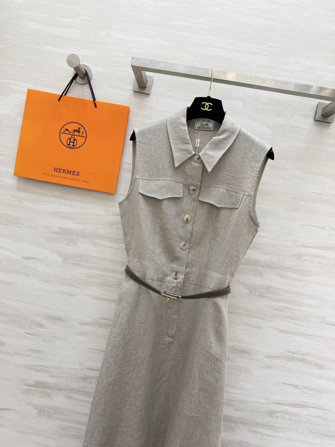 ▫️Hermès²⁶亚麻无袖长裙 天然亚麻透气不闷 夏日本命面料 工装翻领 口袋设计复古耐看 原配金属腰