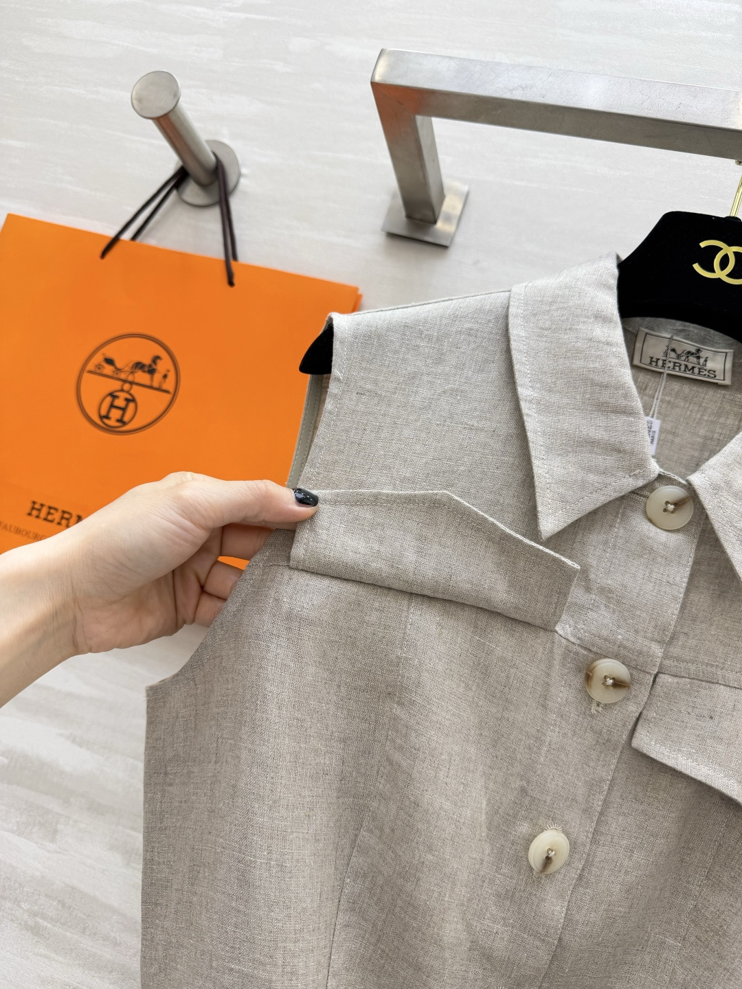 ▫️Hermès²⁶亚麻无袖长裙 天然亚麻透气不闷 夏日本命面料 工装翻领 口袋设计复古耐看 原配金属腰
