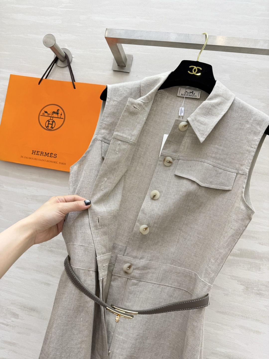 ▫️Hermès²⁶亚麻无袖长裙 天然亚麻透气不闷 夏日本命面料 工装翻领 口袋设计复古耐看 原配金属腰