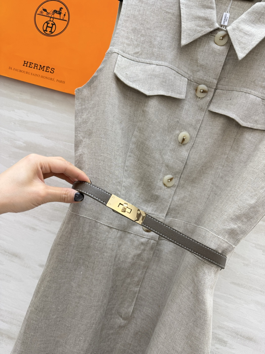 ▫️Hermès²⁶亚麻无袖长裙 天然亚麻透气不闷 夏日本命面料 工装翻领 口袋设计复古耐看 原配金属腰