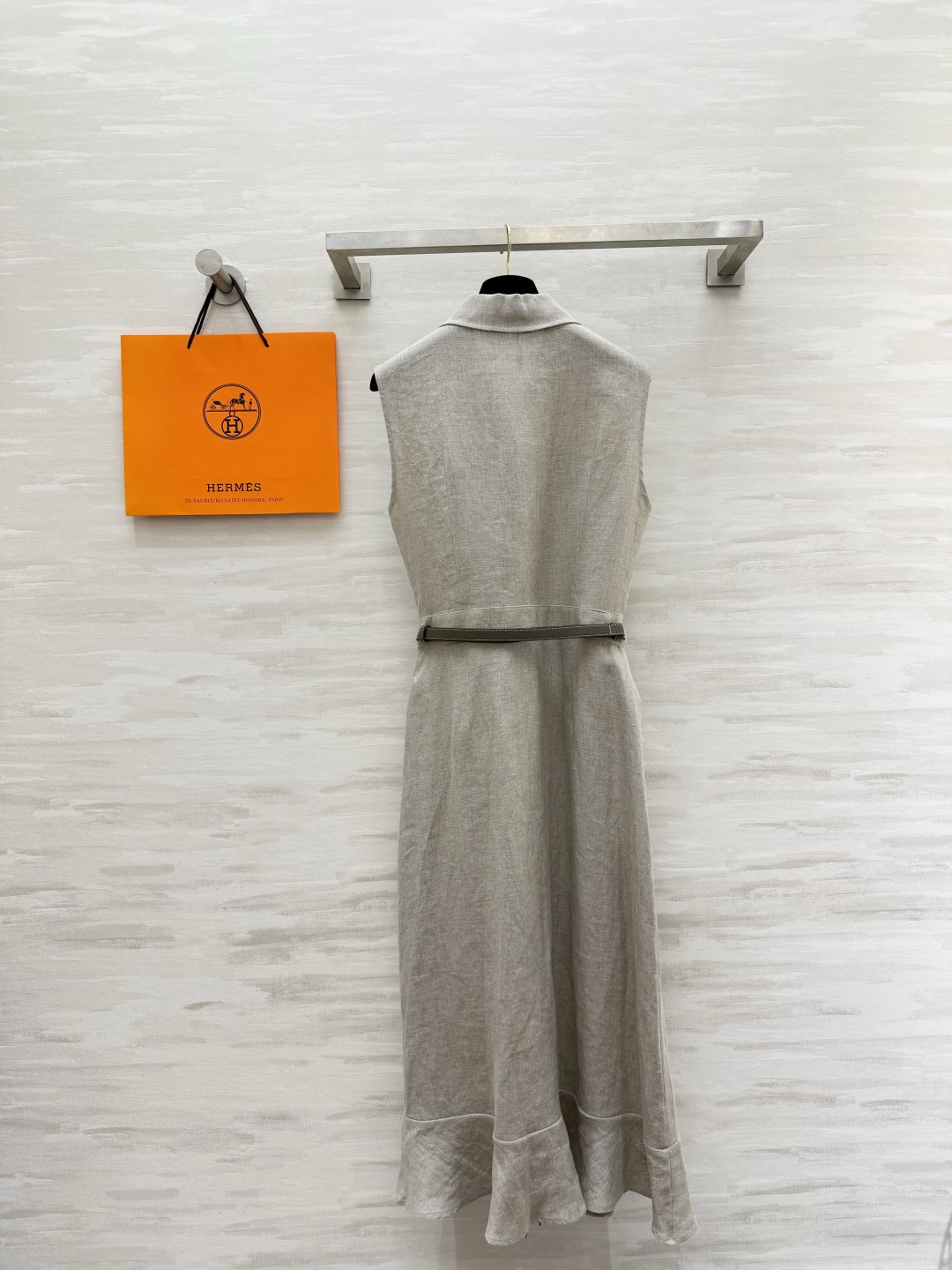 ▫️Hermès²⁶亚麻无袖长裙 天然亚麻透气不闷 夏日本命面料 工装翻领 口袋设计复古耐看 原配金属腰