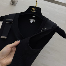 LOEW♡²⁶金属扣针织背心裙|百搭万能内搭单品 细腻竖坑条针织弹力软糯 贴身舒适不紧绷 圆领无袖基础版 LOEW♡²⁶金属扣针织背心裙|百搭万能内搭单品 细腻竖坑条针织弹力软糯 贴身舒适不紧绷 圆领无袖基础版