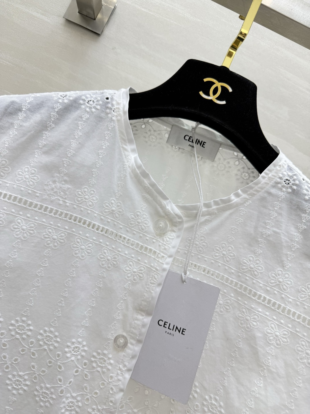 Celin♡²⁶法式镂空刺绣短袖衬衣 细腻绣花肌理｜波浪花边下摆 宽松舒适棉料 百搭通勤休闲 干净纯白 