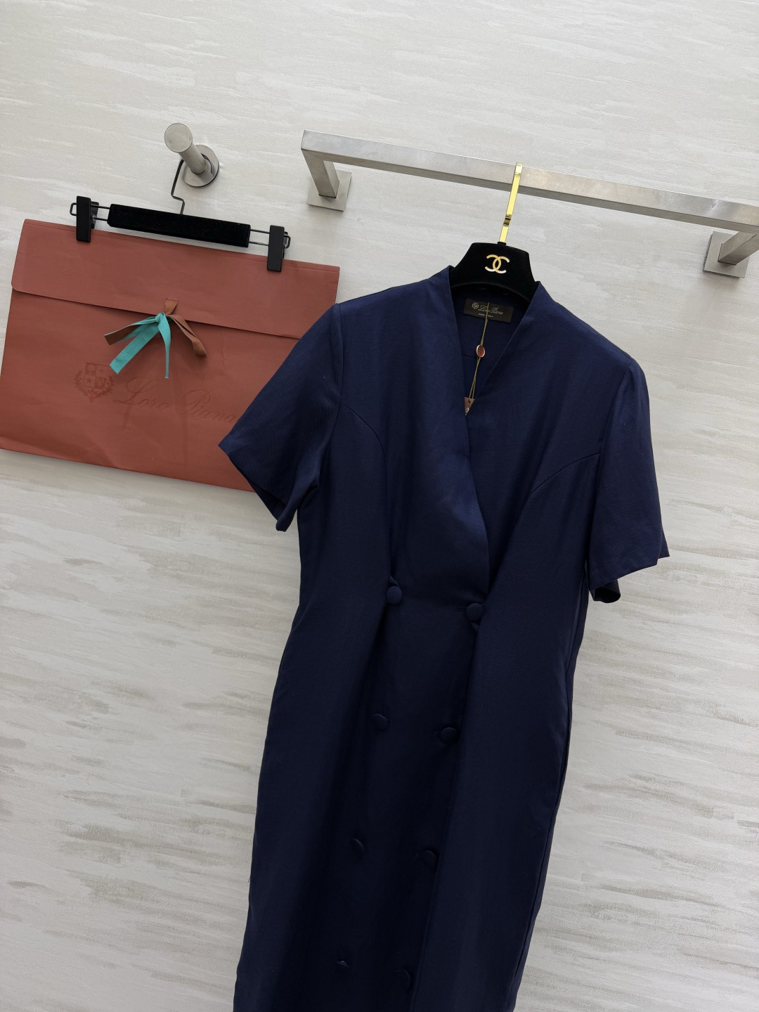 LoroPian♡²⁶双色亚麻双排扣连衣裙✨交叉V领 宽松直筒藏肉版型 透气亚麻面料 咖色/藏青两色可选