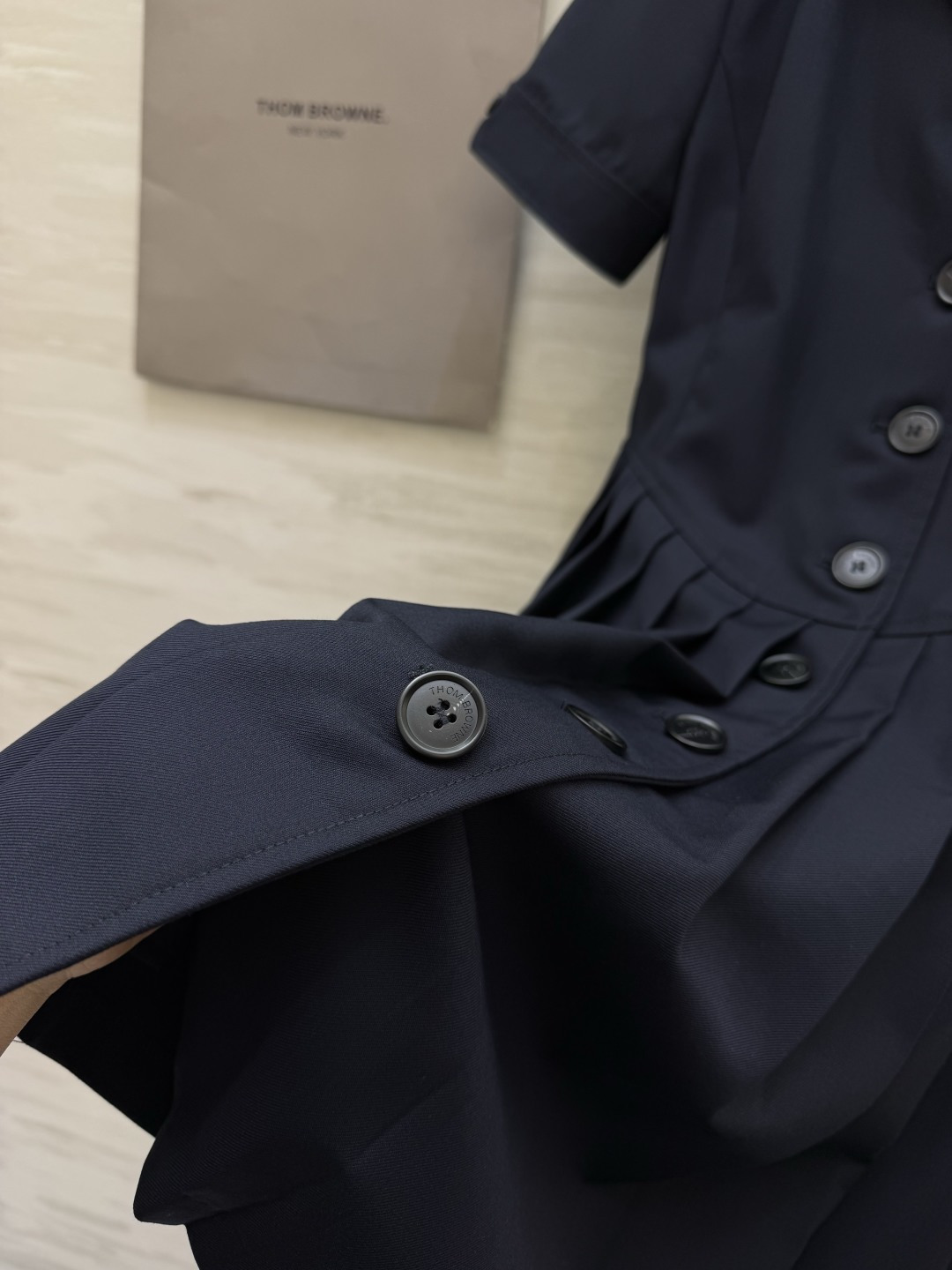 Thom Brown♡²⁶学院风藏青西装百褶裙✨收腰显瘦｜垂感百褶｜通勤百搭 挺括有型不软塌 单排扣设计