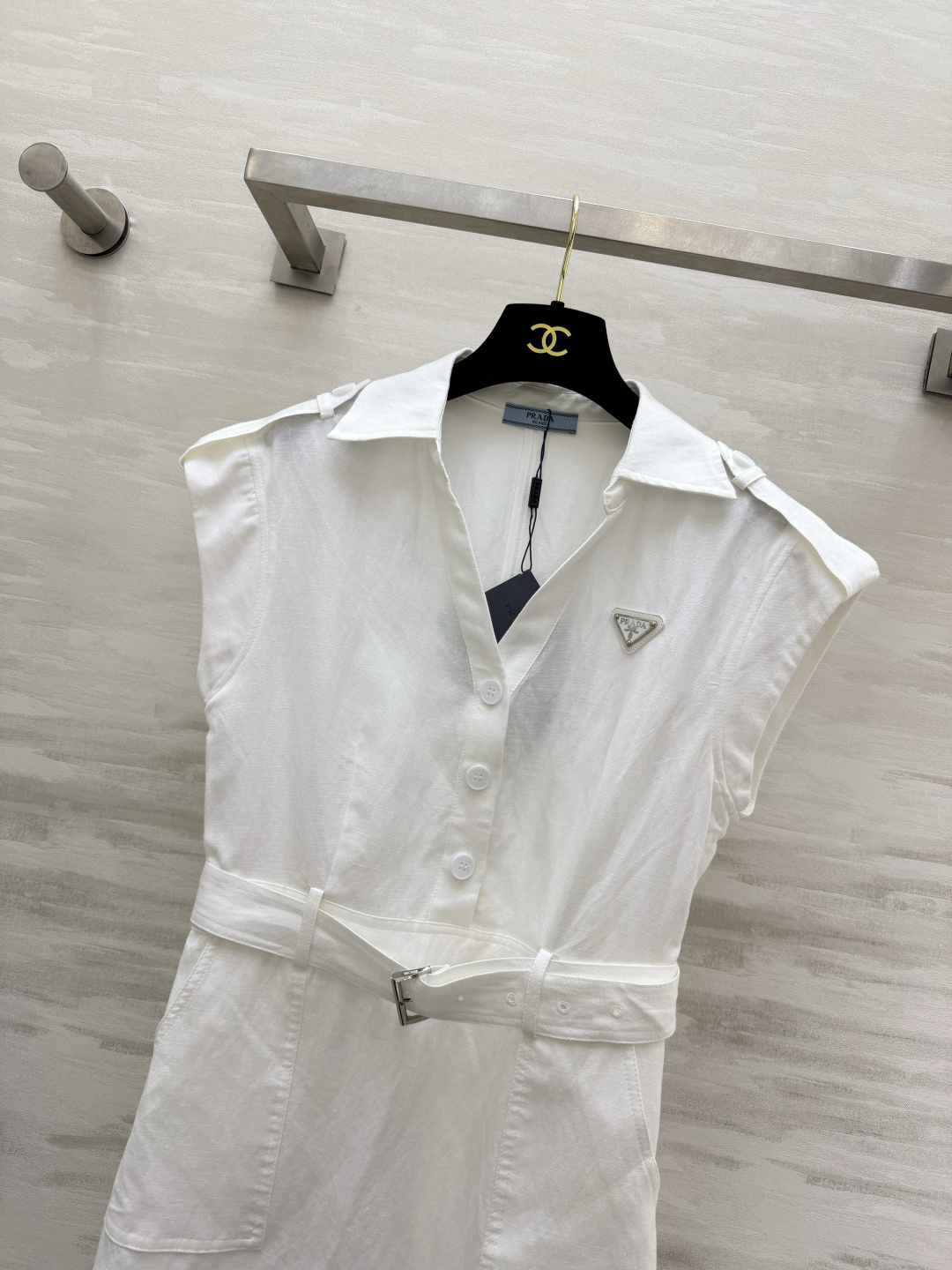 Prad♡²⁶三色衬衫式连衣裙｜夏日利落气质款翻领无袖肩章设计 自带干练工装感 前排单排扣 配套同料腰带