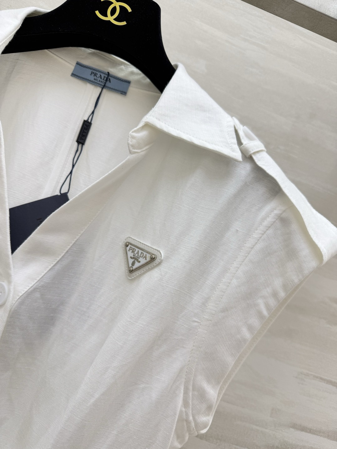 Prad♡²⁶三色衬衫式连衣裙｜夏日利落气质款翻领无袖肩章设计 自带干练工装感 前排单排扣 配套同料腰带