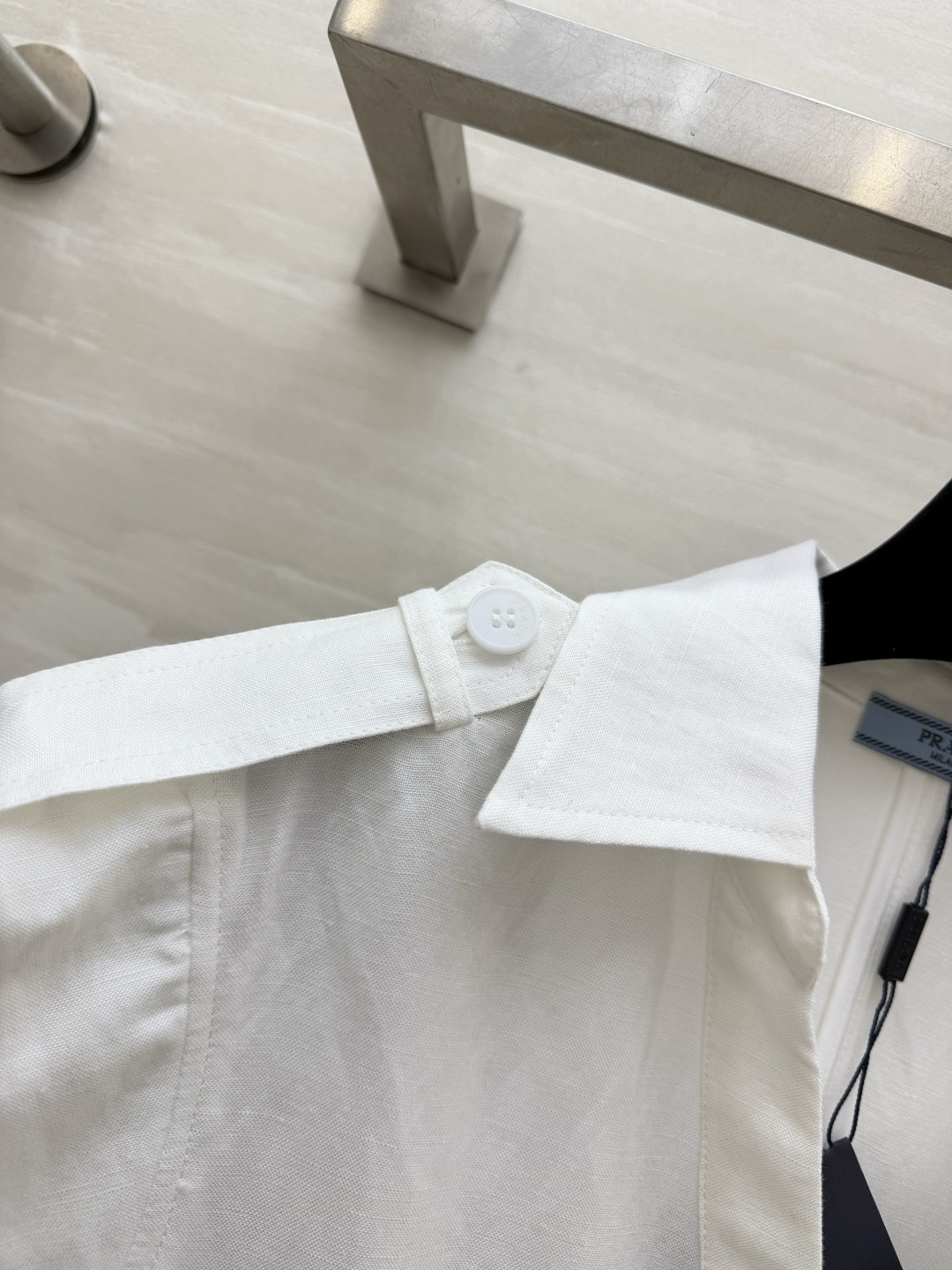 Prad♡²⁶三色衬衫式连衣裙｜夏日利落气质款翻领无袖肩章设计 自带干练工装感 前排单排扣 配套同料腰带