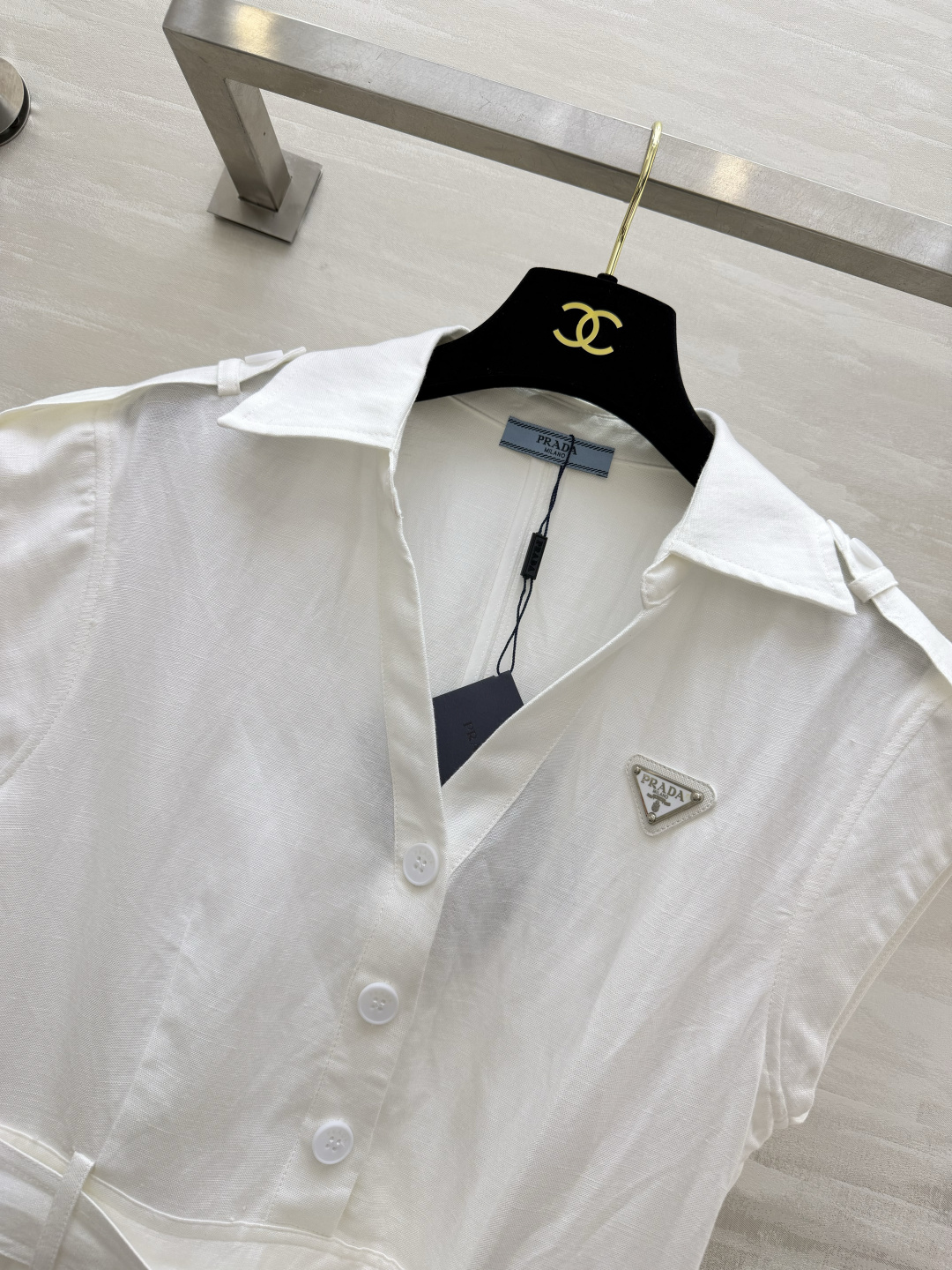 Prad♡²⁶三色衬衫式连衣裙｜夏日利落气质款翻领无袖肩章设计 自带干练工装感 前排单排扣 配套同料腰带