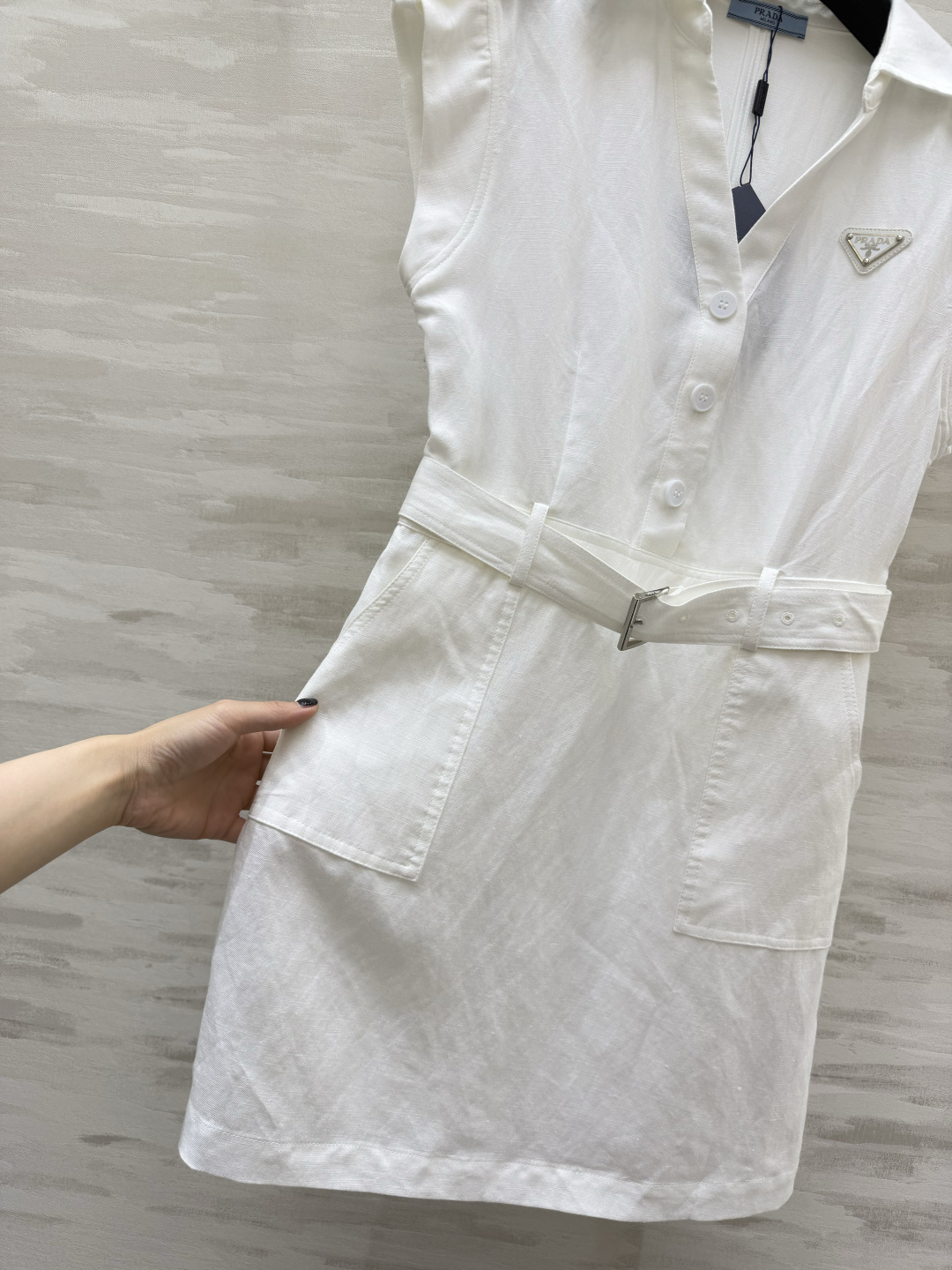 Prad♡²⁶三色衬衫式连衣裙｜夏日利落气质款翻领无袖肩章设计 自带干练工装感 前排单排扣 配套同料腰带