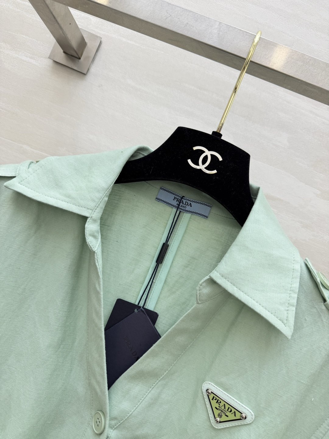 Prad♡²⁶三色衬衫式连衣裙｜夏日利落气质款翻领无袖肩章设计 自带干练工装感 前排单排扣 配套同料腰带