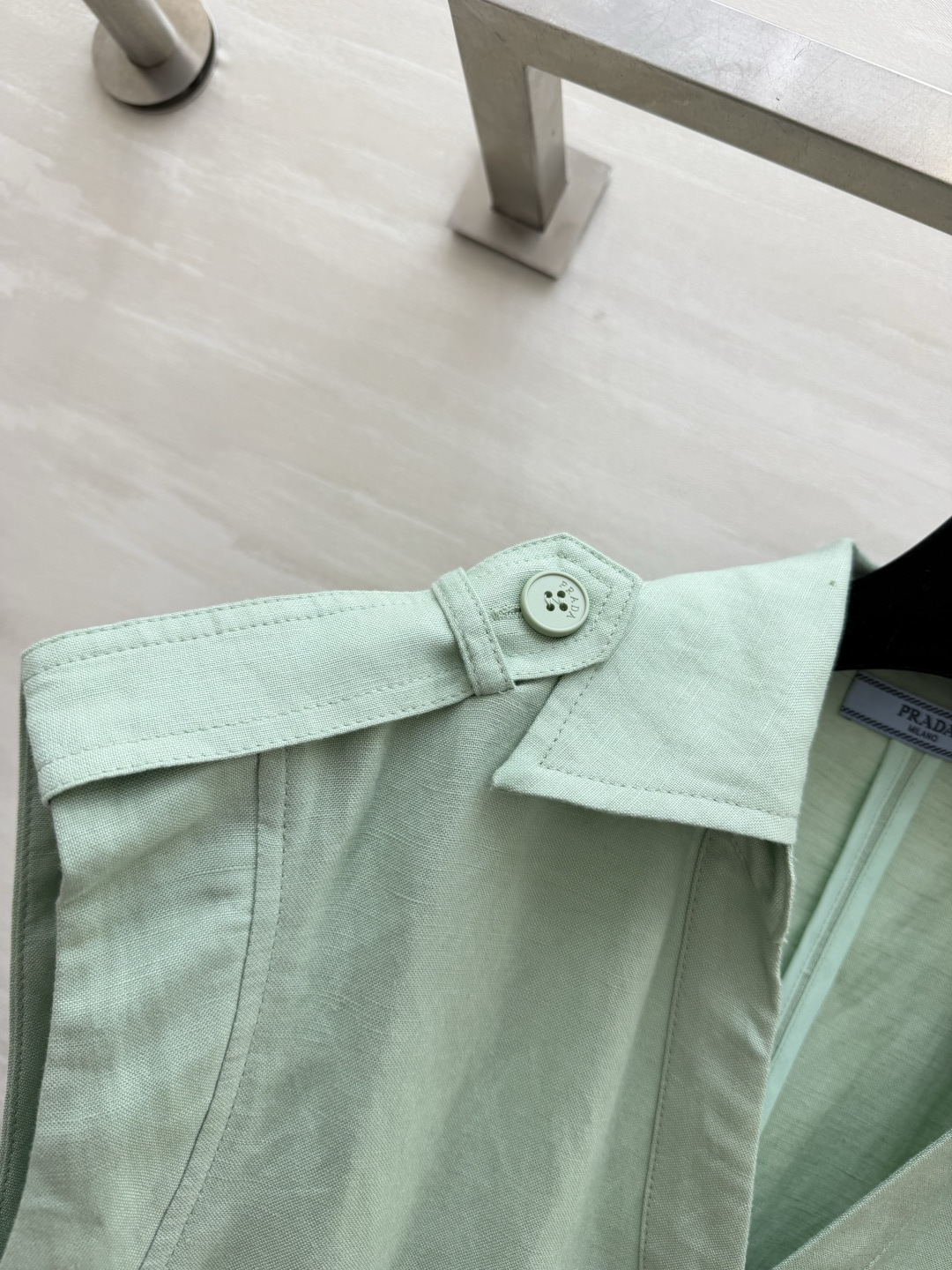 Prad♡²⁶三色衬衫式连衣裙｜夏日利落气质款翻领无袖肩章设计 自带干练工装感 前排单排扣 配套同料腰带