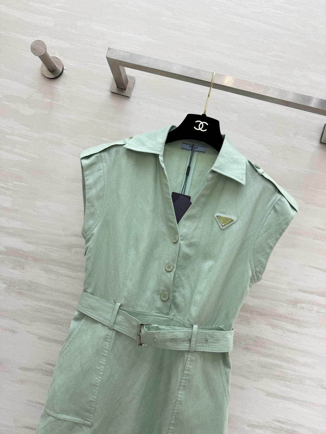 Prad♡²⁶三色衬衫式连衣裙｜夏日利落气质款翻领无袖肩章设计 自带干练工装感 前排单排扣 配套同料腰带