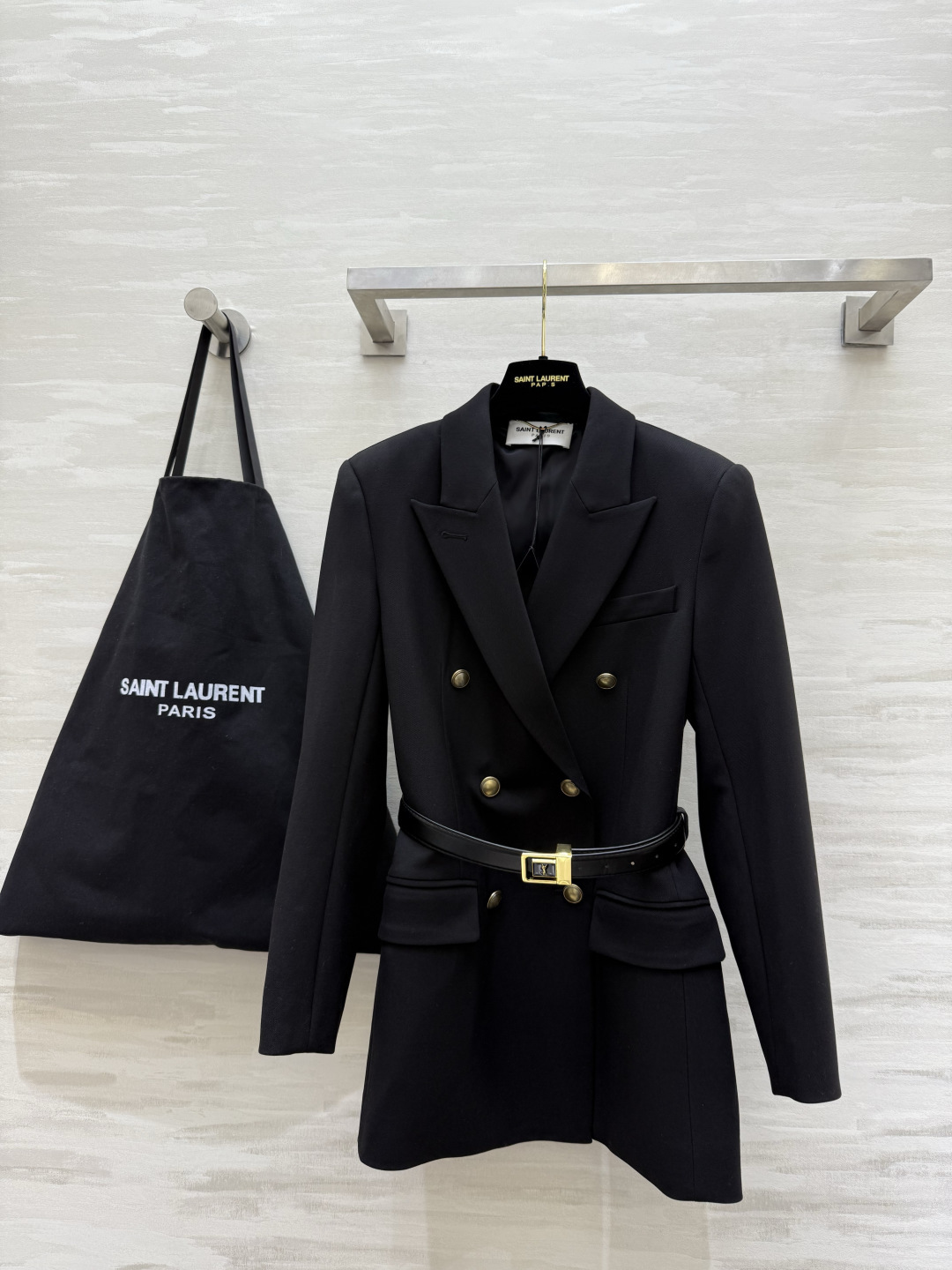 NO:900304,#ysl New Gold Buckle Blazer Suit Delivery Belt An exquisite suit jacket that shows off your waist. Inspired by the British Navy. High-quality customization. Available in stock first size S/M/L/XL (S size shoulder width 40, bust 98, length 73), Saint Laurent-clothing, saint laurent, saint laurent, jackets & coats, business suit,19860909#ysl新款 金扣布雷泽西装 配送腰带 非常显腰身的一款精致西装外套 灵感来源于英国海军 高品质定制 现货首发sizeS/M/L/XL（s码肩宽40,胸围98,衣长73）,圣罗兰-服装,saint laurent,saint laurent,jackets & coats,business suit,,Women's clothing