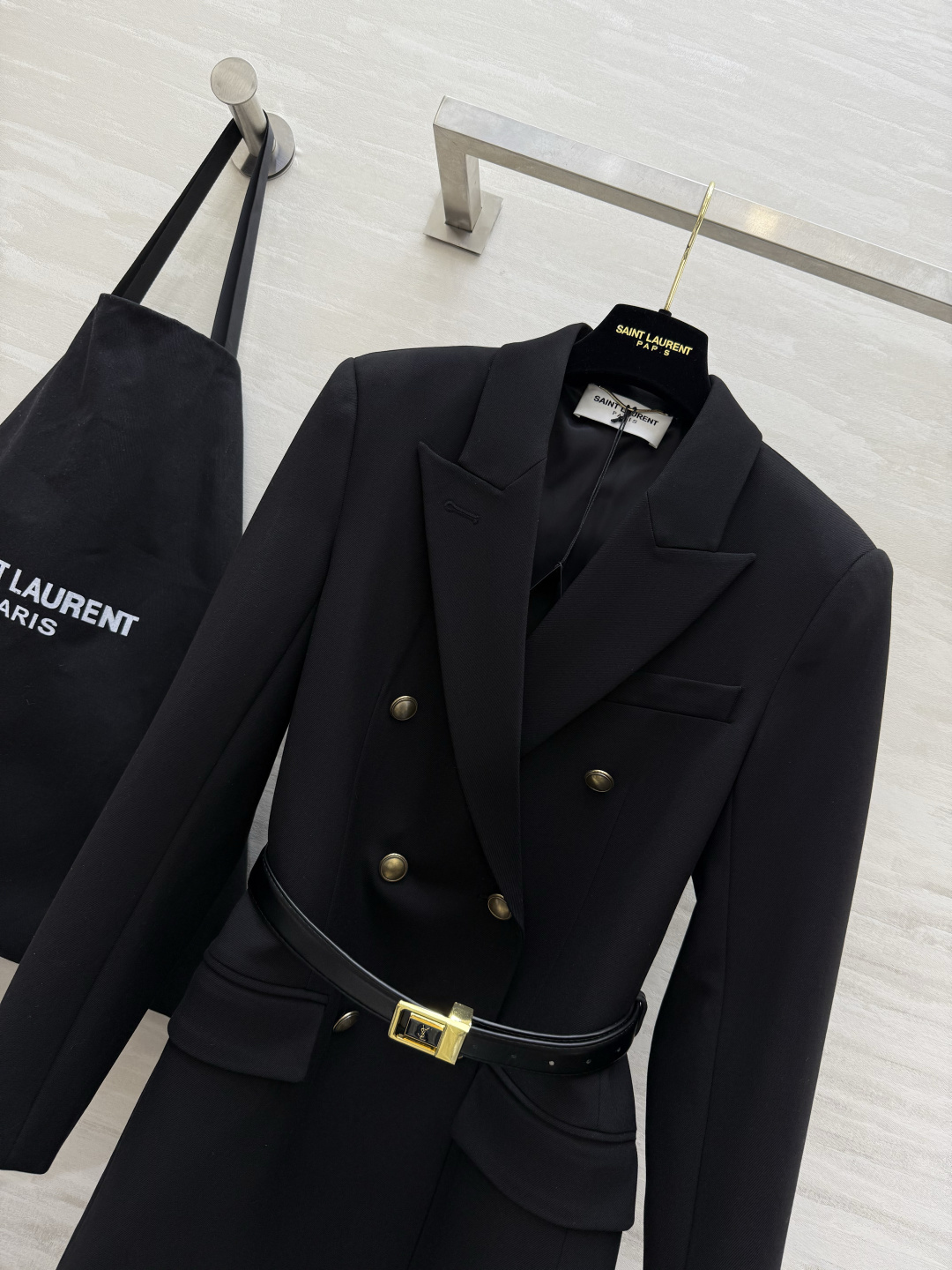 #ysl新款 金扣布雷泽西装 配送腰带 非常显腰身的一款精致西装外套 灵感来源于英国海军 高品质定制 现