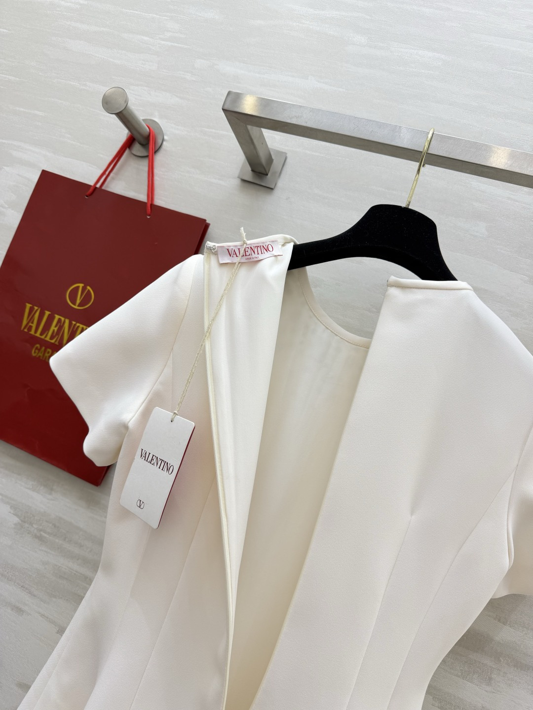 Valentin♡²⁶重工钉珠圆领连衣裙｜黑白两色经典款 领口满铺手工亮片、水钻与银片 细碎闪耀不浮夸 