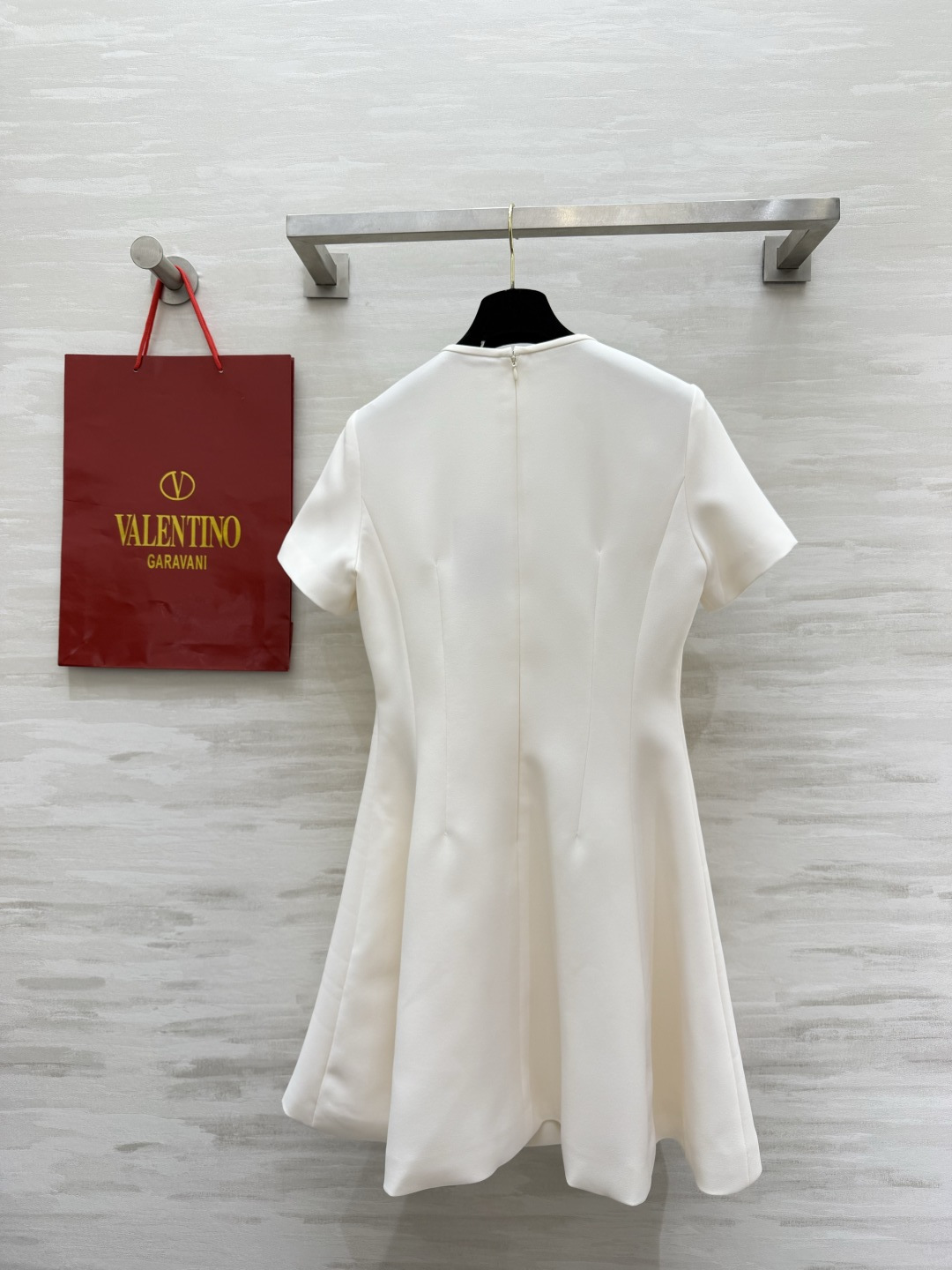 Valentin♡²⁶重工钉珠圆领连衣裙｜黑白两色经典款 领口满铺手工亮片、水钻与银片 细碎闪耀不浮夸 